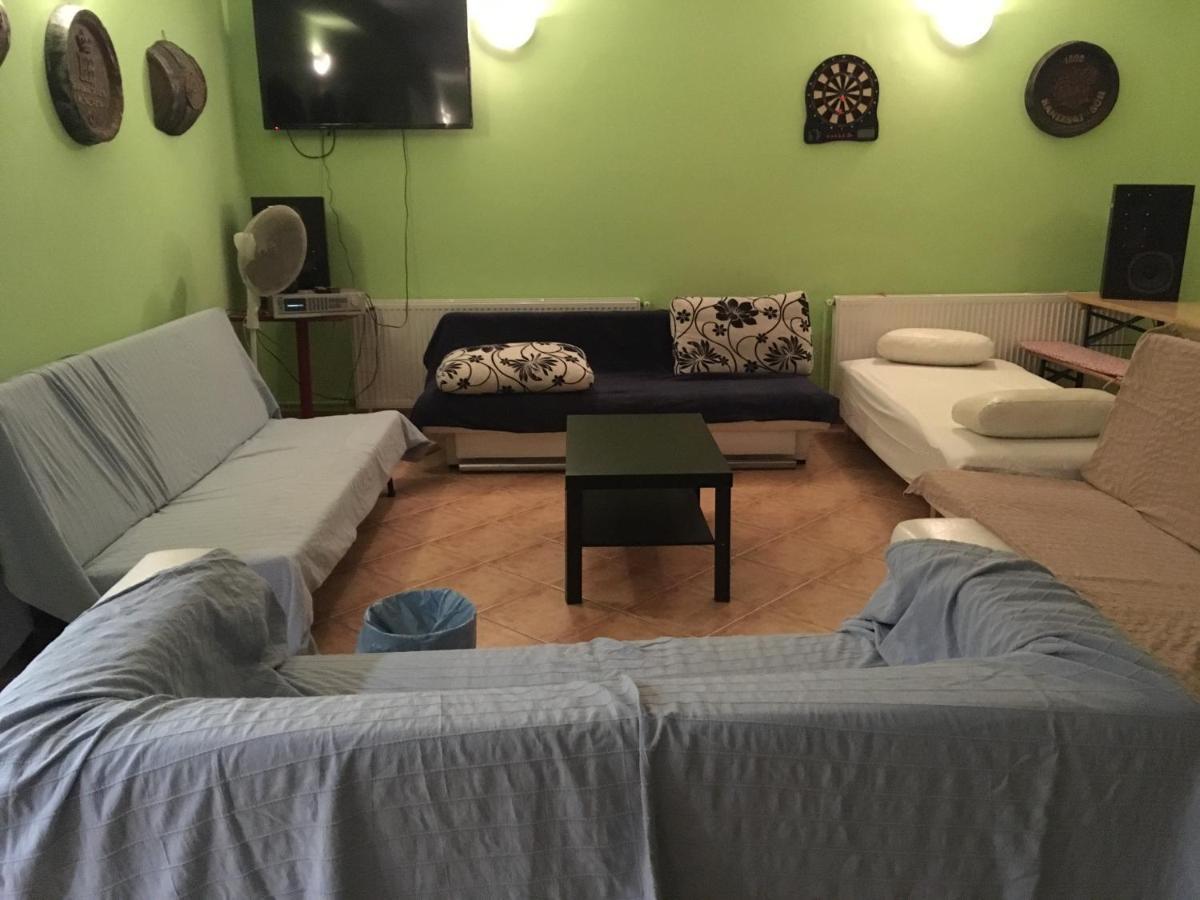 Apartament Whole Basement Former Pub3 For Bachelor / Bachelorette Party