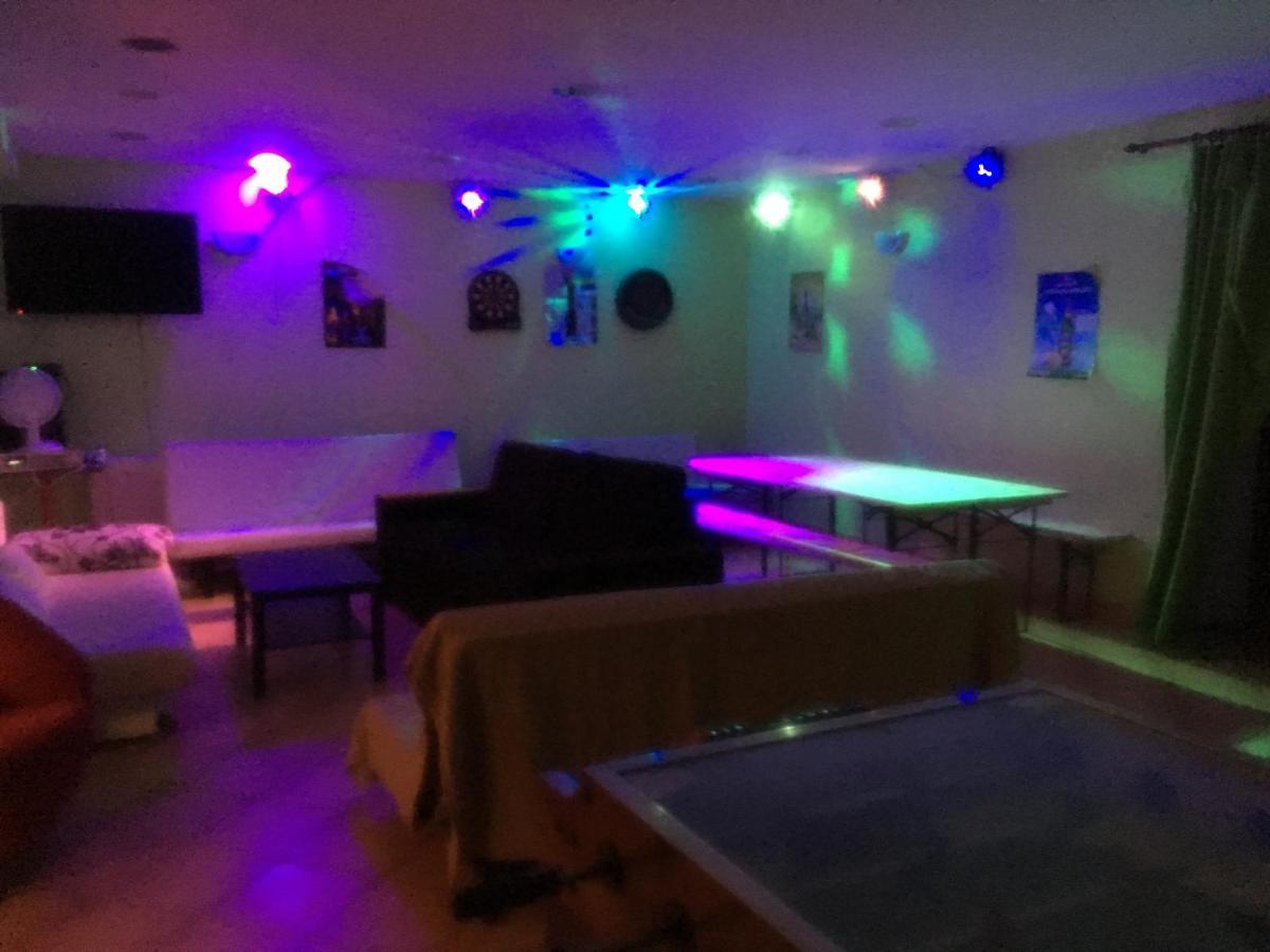 Whole Basement Former Pub3 For Bachelor / Bachelorette Party Apartament