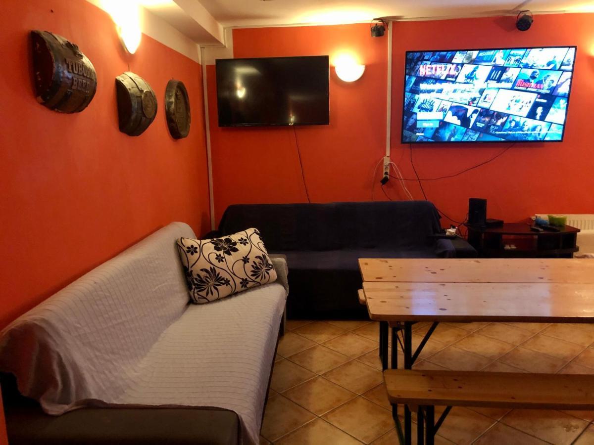 Whole Basement Former Pub3 For Bachelor / Bachelorette Party Apartament *